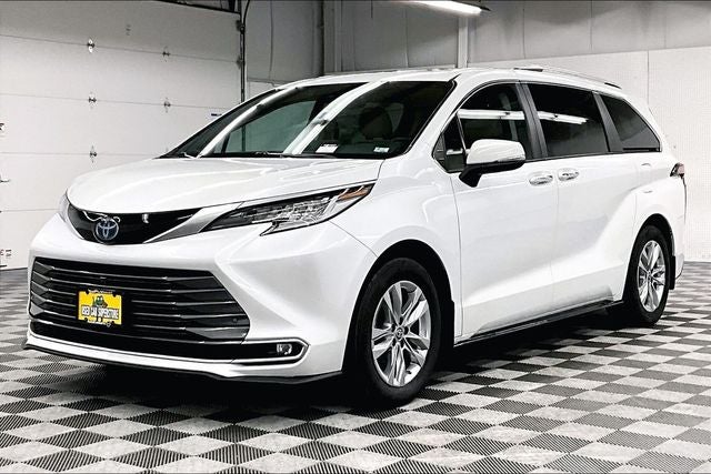 2022 Toyota Sienna Limited 7 Passenger