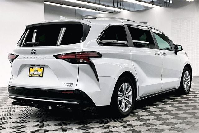 2022 Toyota Sienna Limited 7 Passenger