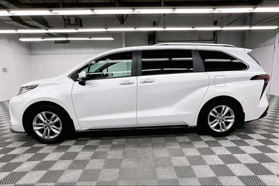 2022 Toyota Sienna Limited 7 Passenger