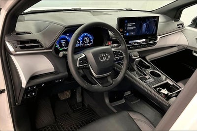 2025 Toyota Sienna XSE AWD - Sunroof - Adaptive Cruise - Htd Seats