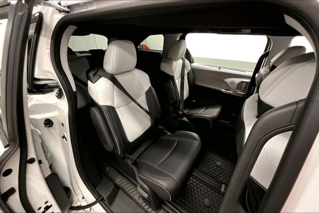 2025 Toyota Sienna XSE AWD - Sunroof - Adaptive Cruise - Htd Seats