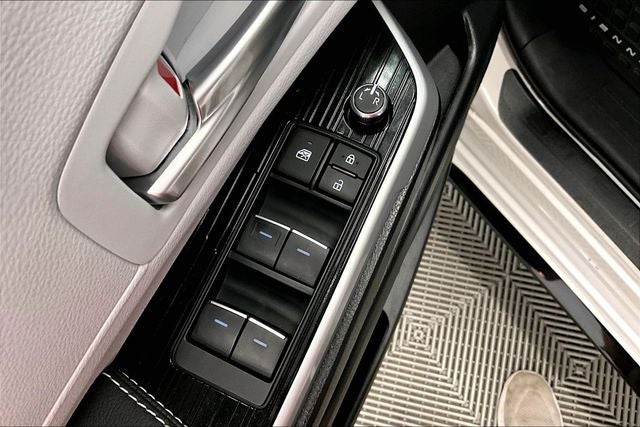 2025 Toyota Sienna XSE AWD - Sunroof - Adaptive Cruise - Htd Seats