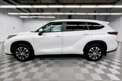 2024 Toyota Highlander XLE Sunroof - Adaptive Cruise - Htd Seats