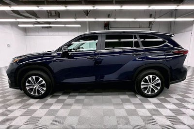 2024 Toyota Highlander XLE AWD - Sunroof - Adaptive Cruise - Htd Seats