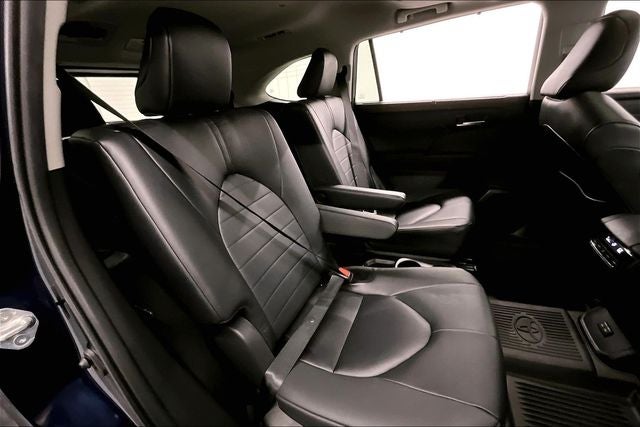 2024 Toyota Highlander XLE AWD - Sunroof - Adaptive Cruise - Htd Seats