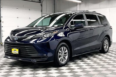 2025 Toyota Sienna LE 8 Passenger