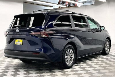 2025 Toyota Sienna LE 8 Passenger