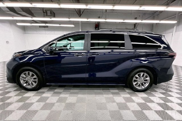 2025 Toyota Sienna LE 8 Passenger