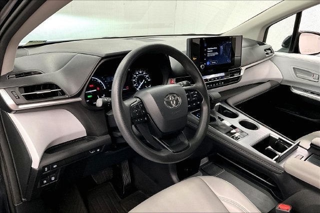 2025 Toyota Sienna LE 8 Passenger