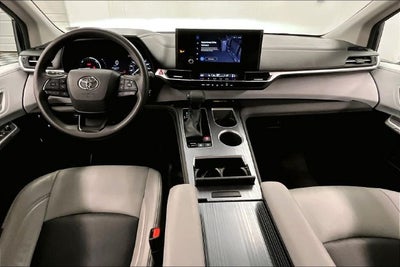 2025 Toyota Sienna LE 8 Passenger