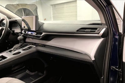 2025 Toyota Sienna LE 8 Passenger