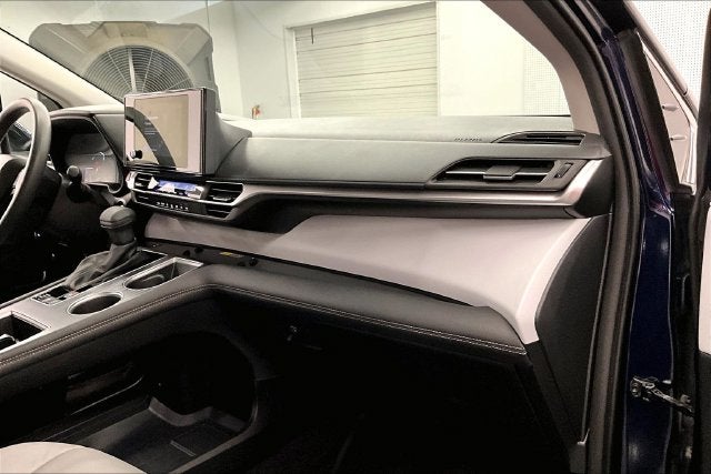2025 Toyota Sienna LE 8 Passenger