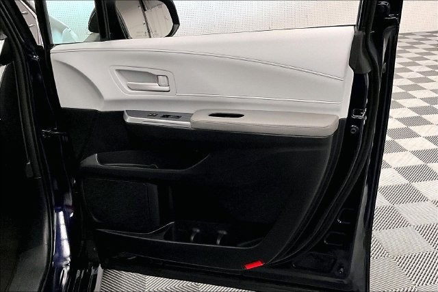 2025 Toyota Sienna LE 8 Passenger