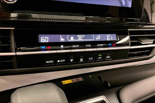 2025 Toyota Sienna LE 8 Passenger