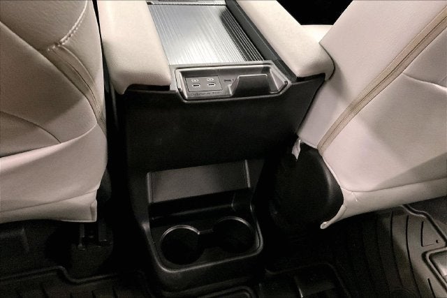 2025 Toyota Sienna LE 8 Passenger