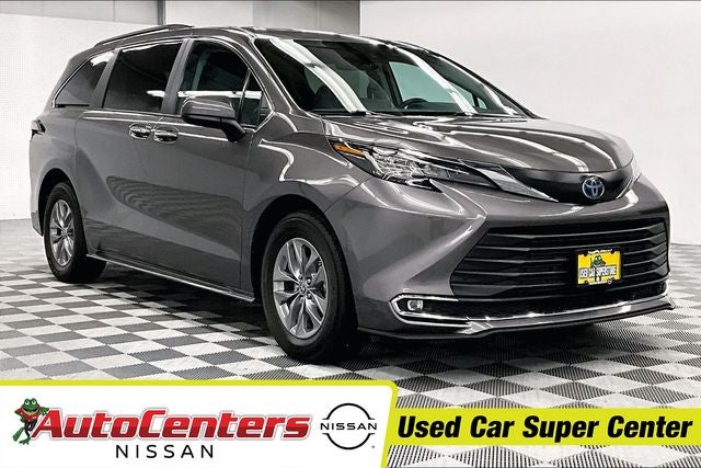 2023 Toyota Sienna XLE 8 Passenger