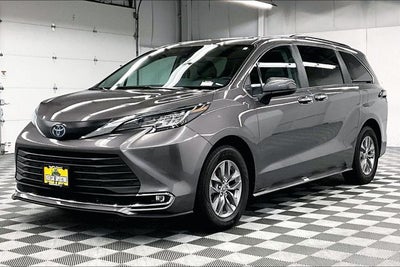 2023 Toyota Sienna XLE Sunroof - Adaptive Cruise - Htd Seats