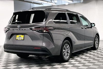 2023 Toyota Sienna XLE Sunroof - Adaptive Cruise - Htd Seats