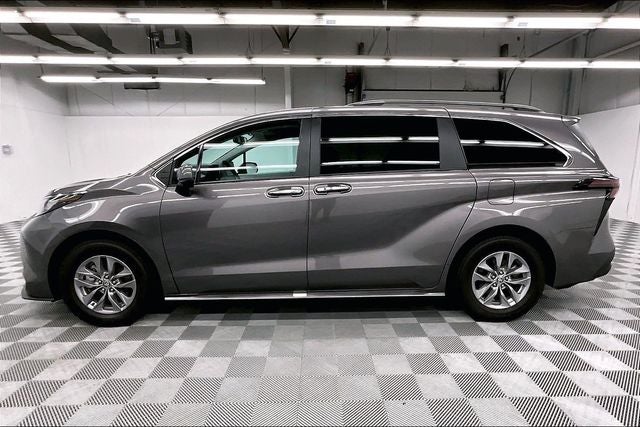 2023 Toyota Sienna XLE Sunroof - Adaptive Cruise - Htd Seats