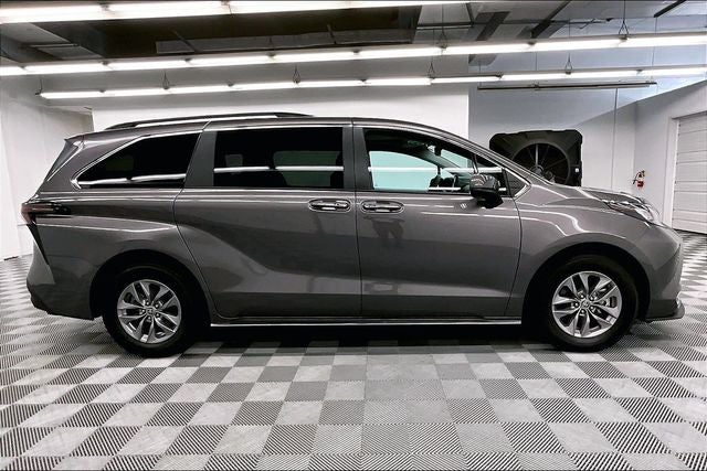 2023 Toyota Sienna XLE Sunroof - Adaptive Cruise - Htd Seats