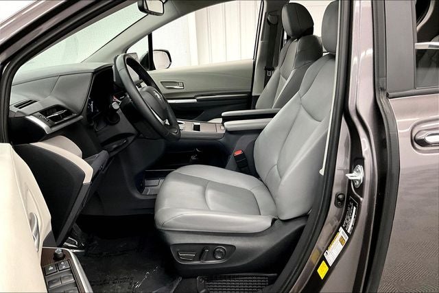 2023 Toyota Sienna XLE Sunroof - Adaptive Cruise - Htd Seats