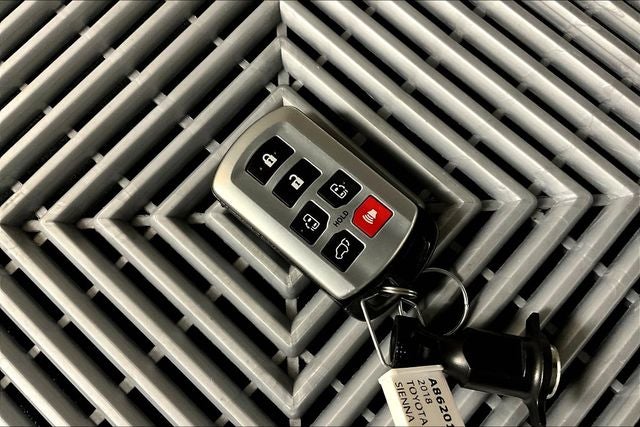 2018 Toyota Sienna XLE Sunroof - Htd Leather - Adaptive Cruise