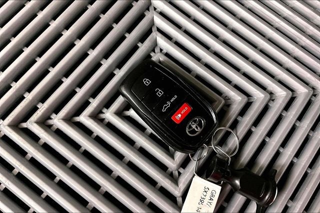 2025 Toyota Tundra Limited 4x4 - Sunroof - Htd/Cooled Seats - 20'' Wheels