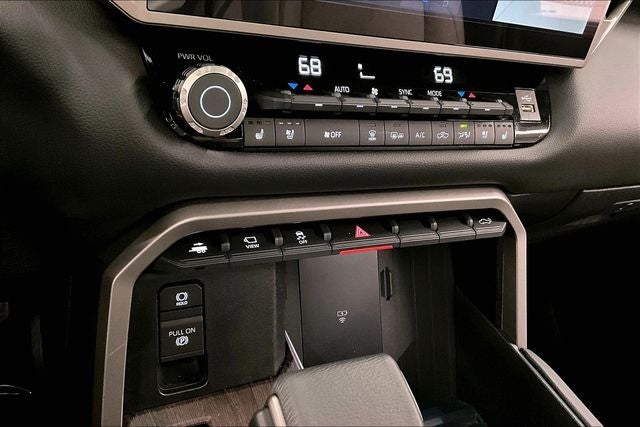 2025 Toyota Tundra Hybrid Limited 4x4 - Pano Roof - Htd/Cooled Leather