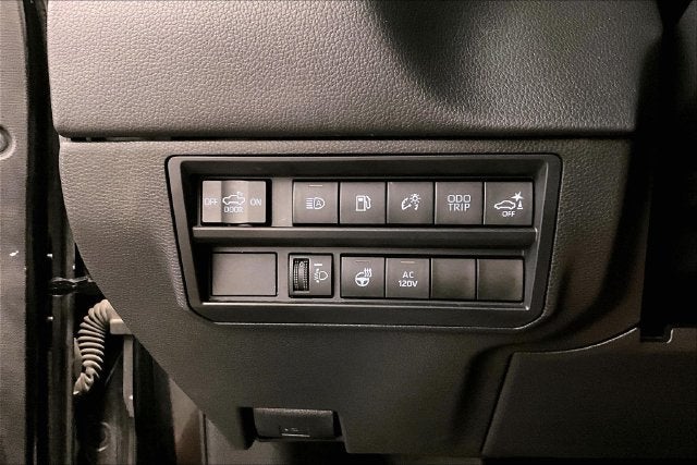 2022 Toyota Tundra Hybrid Limited 4X4-Navigation-Adaptive Cruise Control