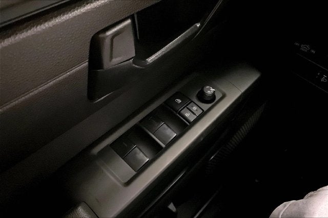 2025 Toyota Tundra SR 4x4-Adaptive Cruise-Apple CarPlay/Android Auto