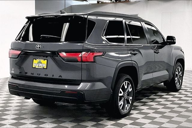2024 Toyota Sequoia SR5 4x4 - Sunroof - Adaptive Cruise - Htd Seats