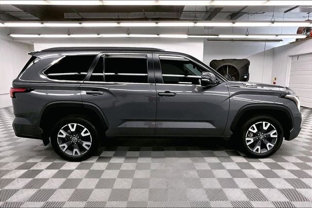 2024 Toyota Sequoia SR5 4x4 - Sunroof - Adaptive Cruise - Htd Seats