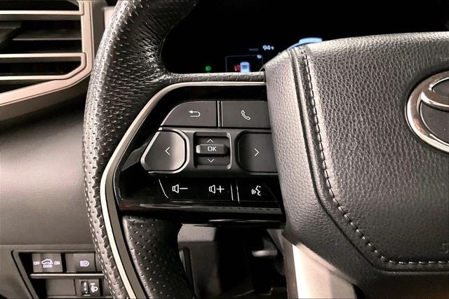 2024 Toyota Sequoia SR5 4x4 - Sunroof - Adaptive Cruise - Htd Seats