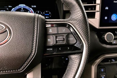 2024 Toyota Sequoia SR5 4x4 - Sunroof - Adaptive Cruise - Htd Seats