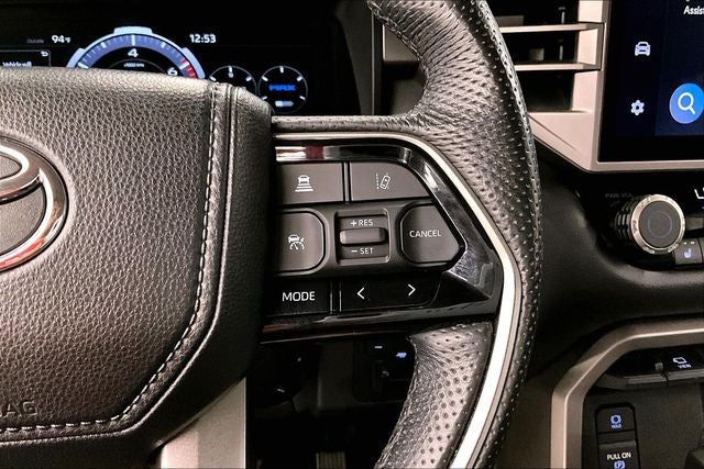 2024 Toyota Sequoia SR5 4x4 - Sunroof - Adaptive Cruise - Htd Seats