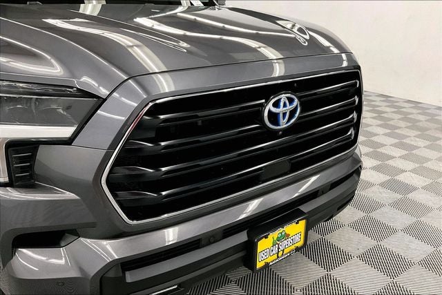 2024 Toyota Sequoia SR5 4x4 - Sunroof - Adaptive Cruise - Htd Seats
