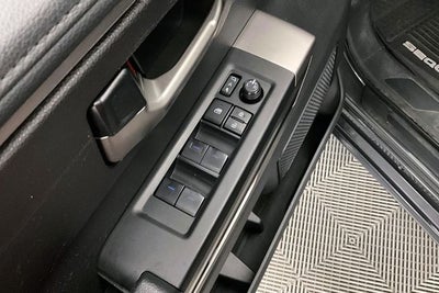 2024 Toyota Sequoia SR5 4x4 - Sunroof - Adaptive Cruise - Htd Seats