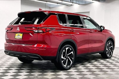 2022 Mitsubishi Outlander ES