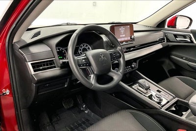 2022 Mitsubishi Outlander ES