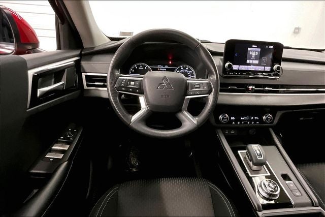 2022 Mitsubishi Outlander ES