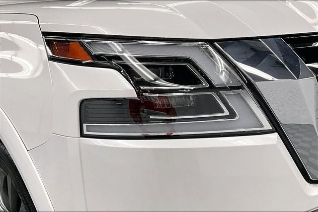 2021 Nissan Armada Platinum 4x4 - Sunroof - Htd/Cooled Leather - DVD