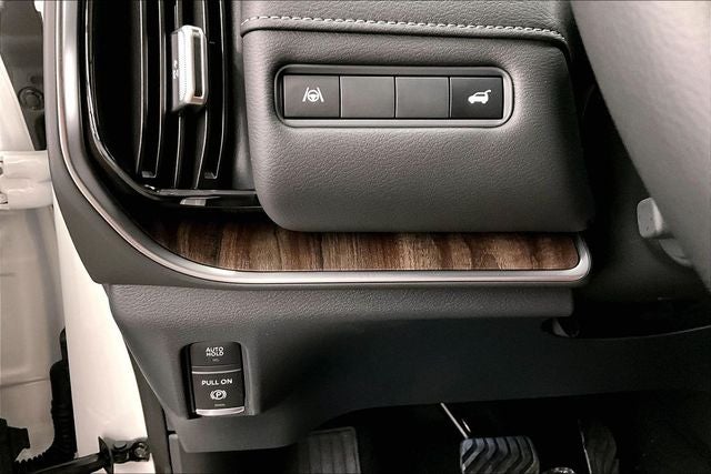 2026 Nissan Armada SL 4WD - Captain's Chair Seat Package