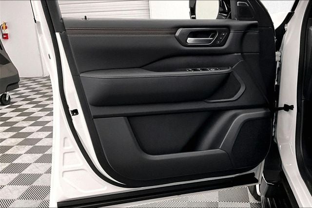 2026 Nissan Armada SL 4WD - Captain's Chair Seat Package