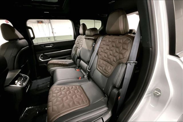 2026 Nissan Armada Platinum Reserve 4WD - Accent and Split Bench Seat Pkgs