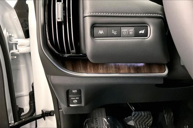 2026 Nissan Armada Platinum Reserve 4WD - Accent and Split Bench Seat Pkgs