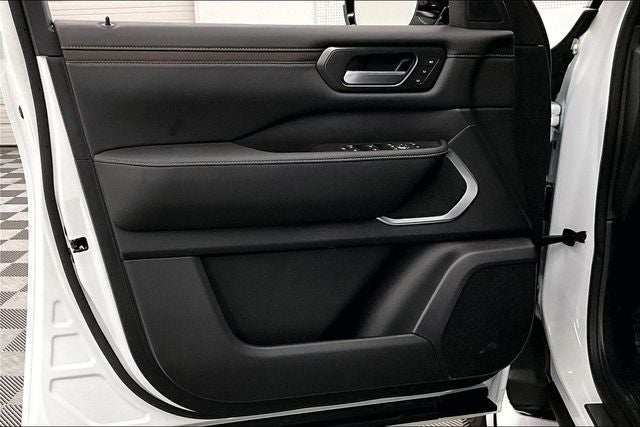 2026 Nissan Armada Platinum Reserve 4WD - Accent and Split Bench Seat Pkgs