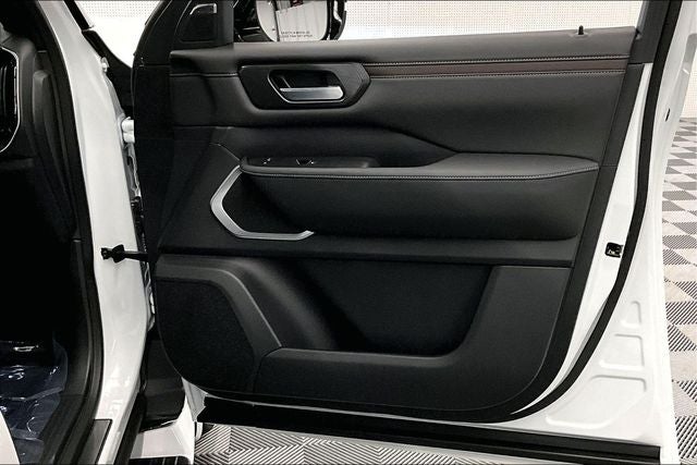 2026 Nissan Armada Platinum Reserve 4WD - Accent and Split Bench Seat Pkgs