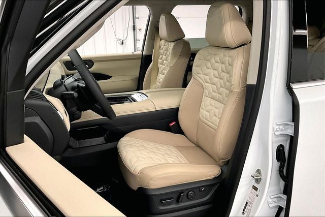 2026 Nissan Armada Platinum Reserve 4WD - Split Bench Seat Package