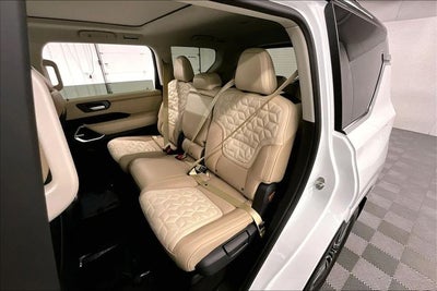 2026 Nissan Armada Platinum Reserve 4WD - Split Bench Seat Package