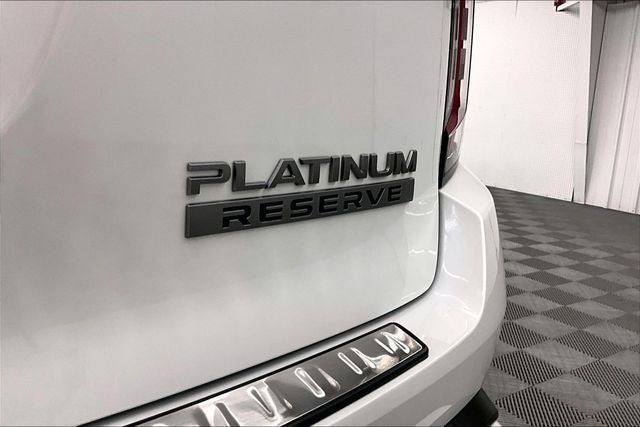 2026 Nissan Armada Platinum Reserve 4WD - Split Bench Seat Package